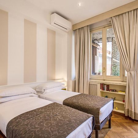 Tritone Top House Rome Bilik gambar