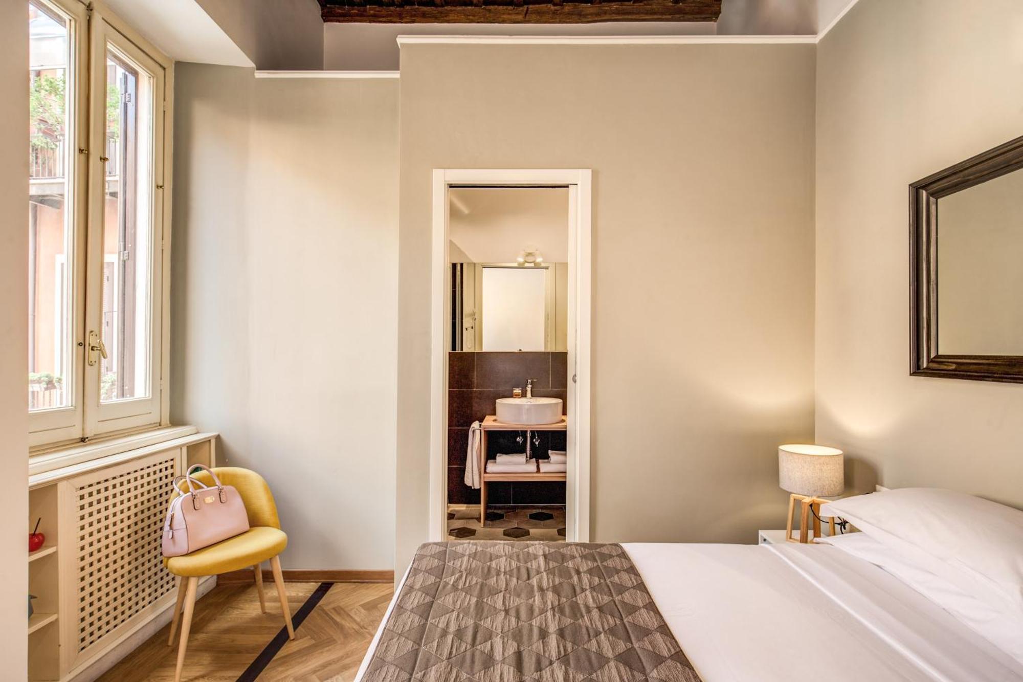 Tritone Top House Rome Bilik gambar