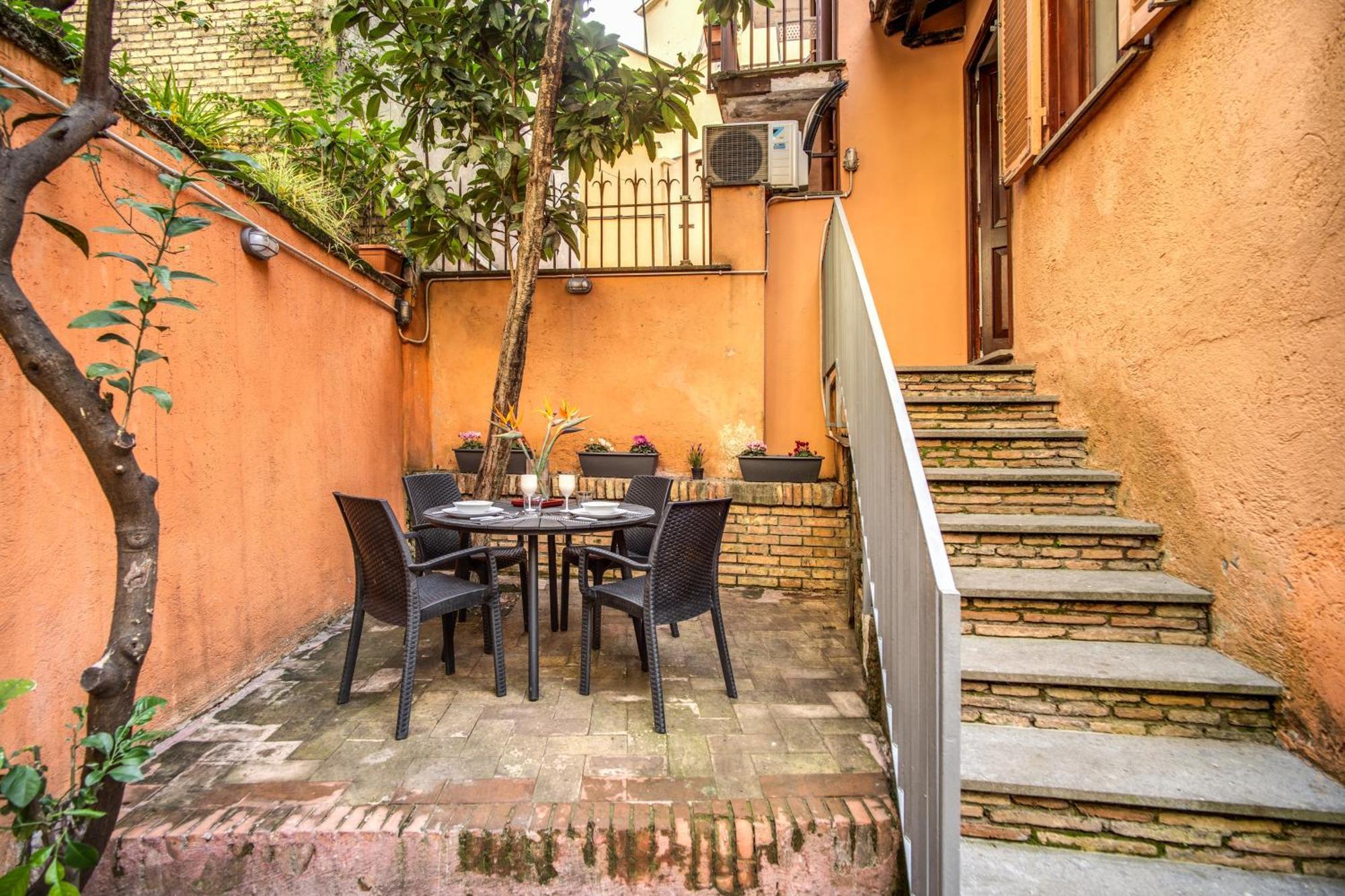 Tritone Top House Rome Bilik gambar