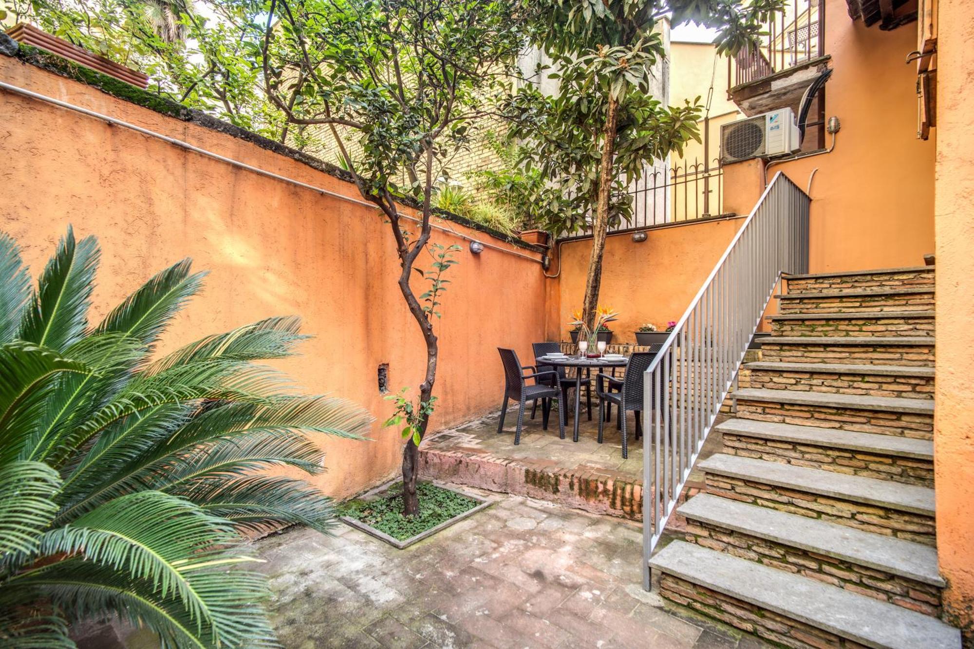 Tritone Top House Rome Bilik gambar