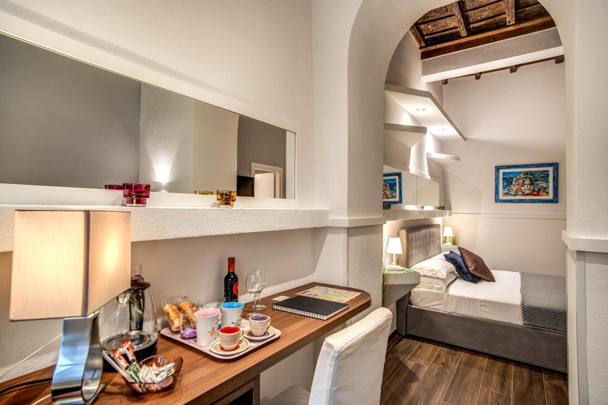 Tritone Top House Rome Bilik gambar