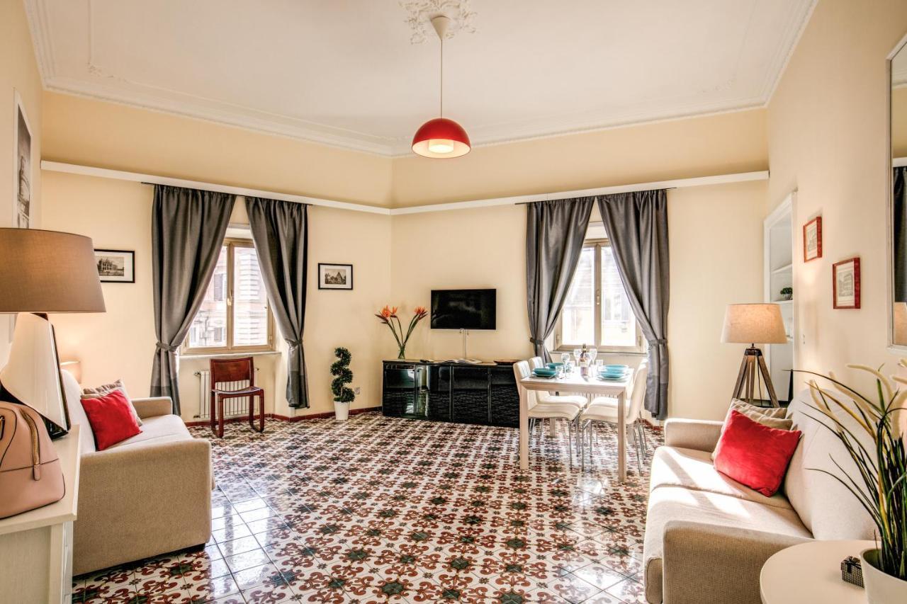 Tritone Top House Rome Bilik gambar
